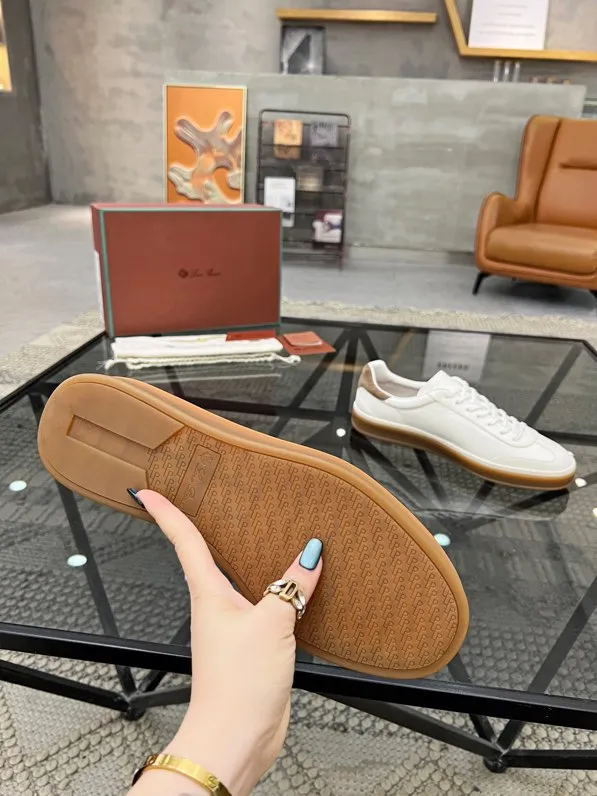 Factory price: 440💰Loro men's shoes💰iana top purchasing agent🇮🇹 men's shoes💰 The popular casual sneakers counter of the popular street man has new products at the same time. The uppers are made of cowhide fabric imported from Italy. The high-quality splicing technology has a classic and generous layout with a masculine temperament. Soft and comfortable cowhide lining. The soles: the original soles are specially provided by the original factory. The exclusive molded soles are super comfortable. The original factory follows the order. 🔍🔍High quality. You can enter and exit the counter at will. Welcome to compare. The code number is 38-44, customized 45